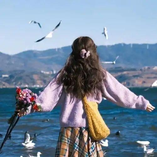 日暮青山绿渐隐,探寻自然之美与时光流转